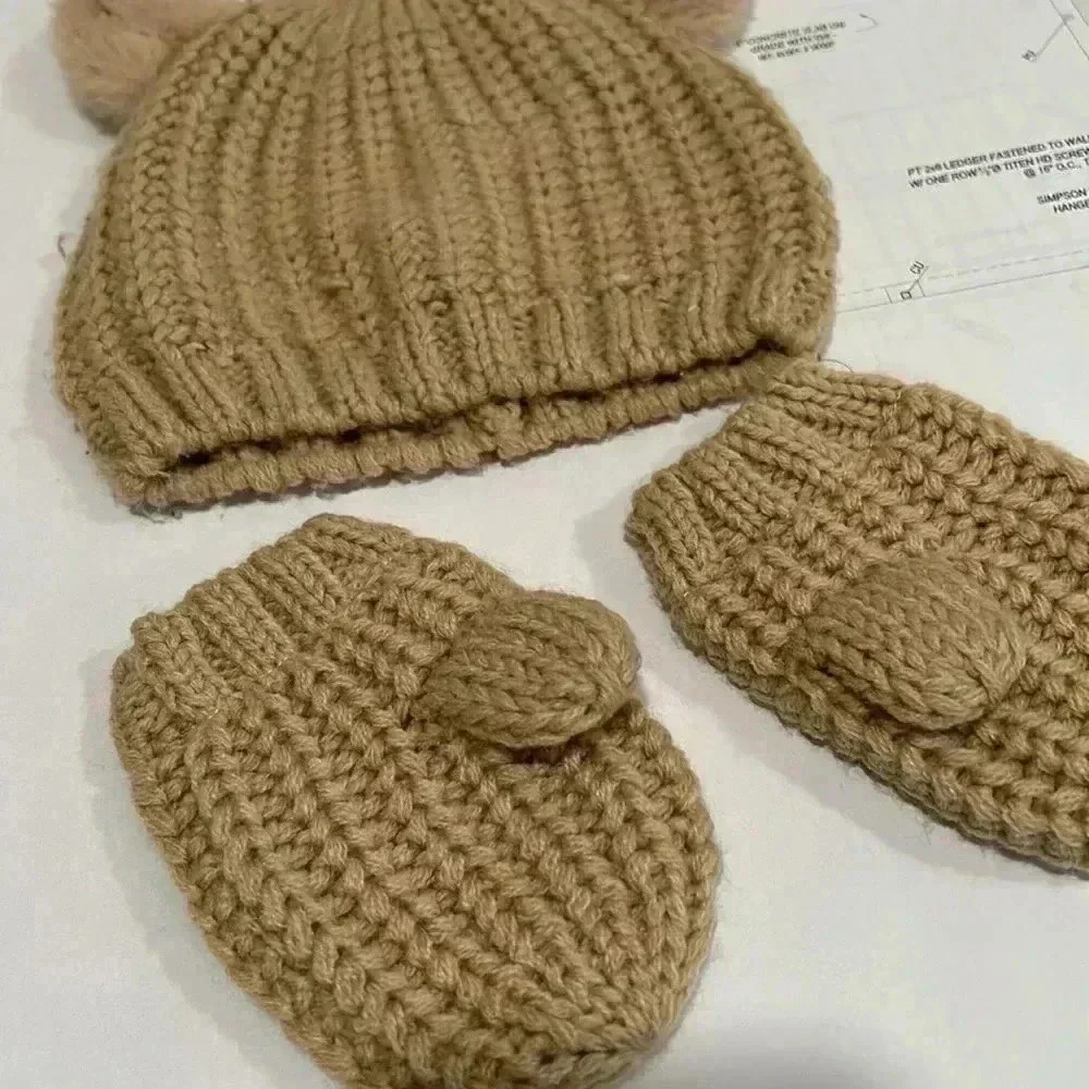 Old Navy Hat & gloves